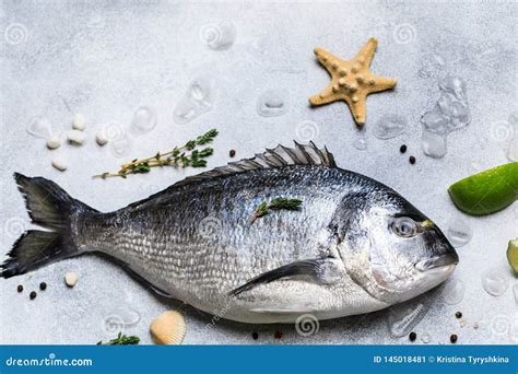  Dorade ! Un poisson aux écailles scintillantes et aux saveurs délicieuses